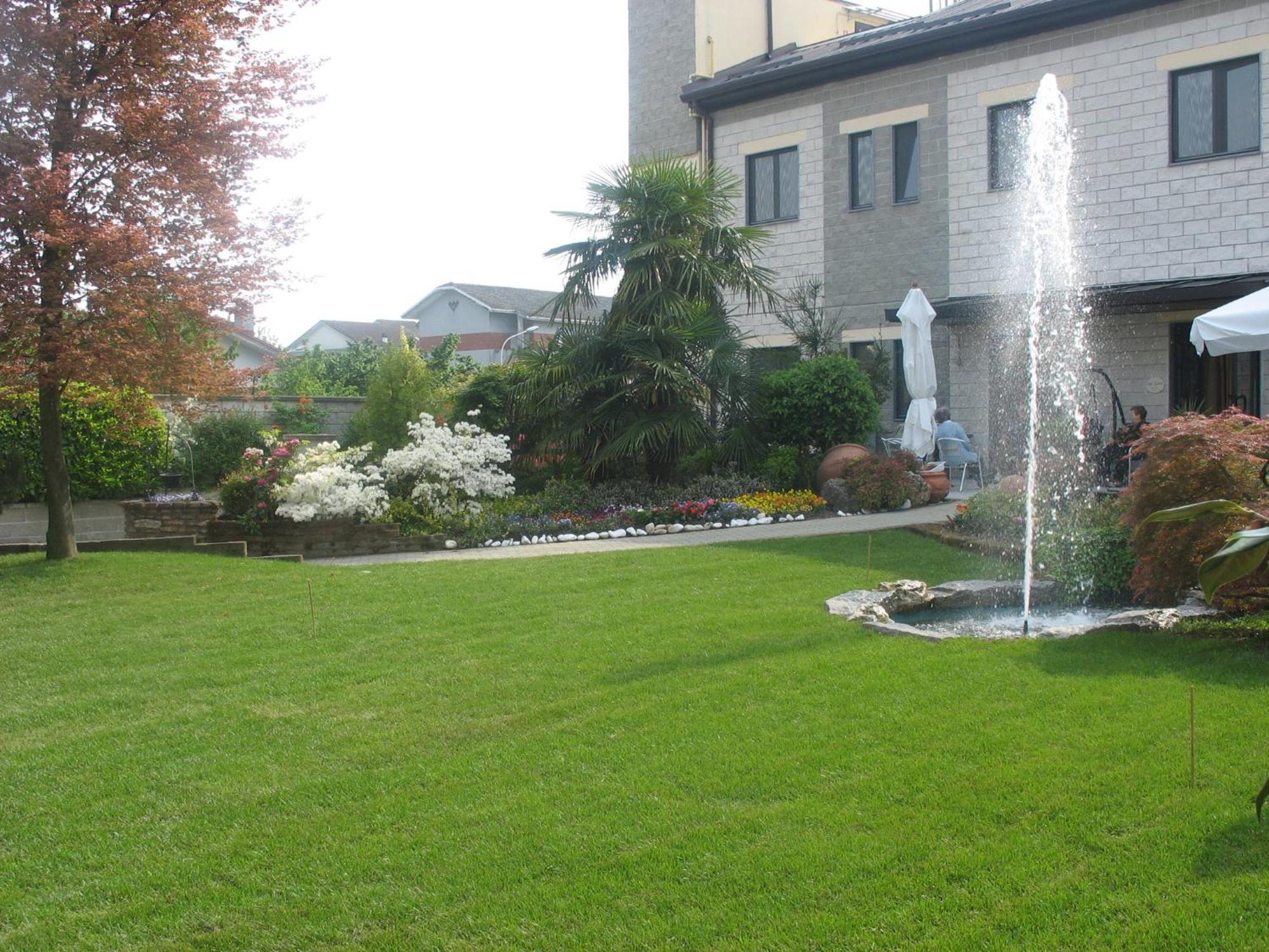 Hotel Garibaldi Vercelli Exterior photo