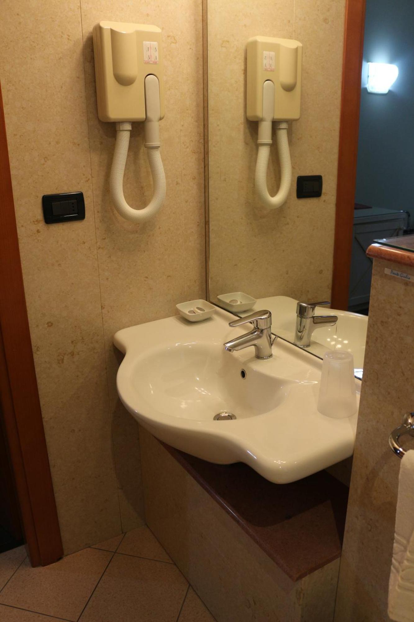 Hotel Garibaldi Vercelli Room photo