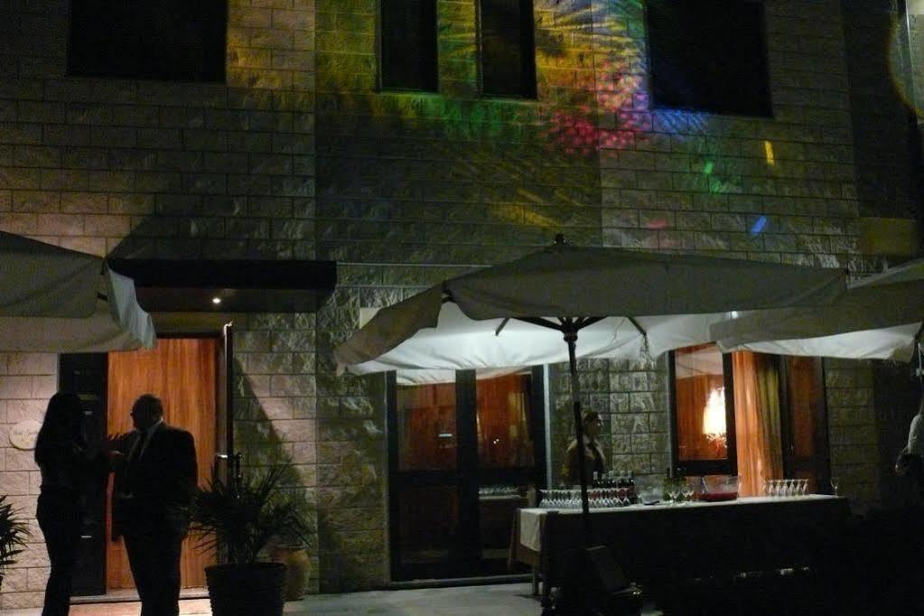 Hotel Garibaldi Vercelli Exterior photo