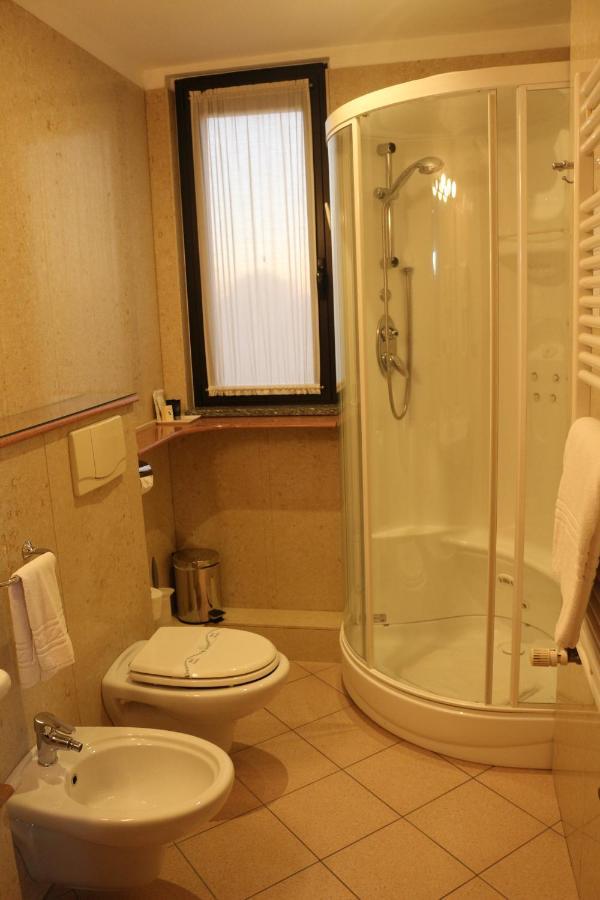 Hotel Garibaldi Vercelli Room photo